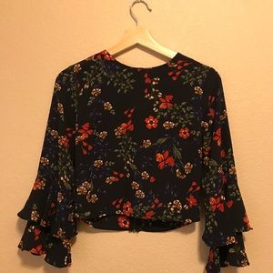 Flouncy Sleeve Cropped Floral Top